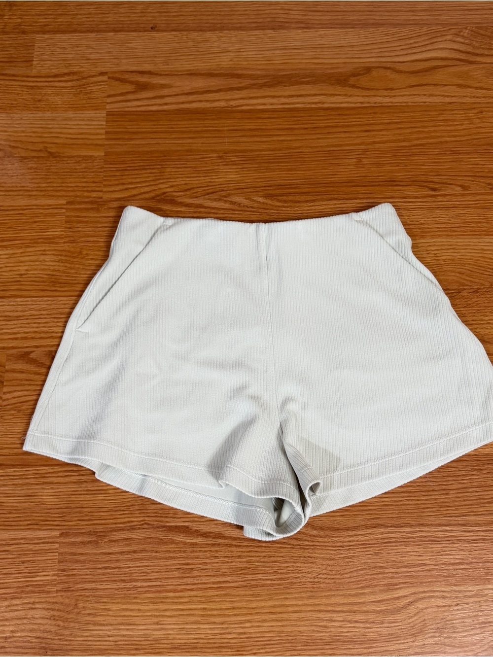 Lululemon Ribbed Softstreme High Rise Short 2” In Bone Size 6 - Picture 3 of 8